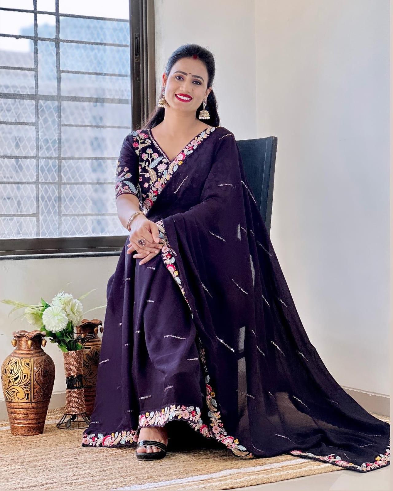 DESIGNER HEAVY EMBRODERY WORK WITH FULLY STICH BLOUSE SAREE π¨