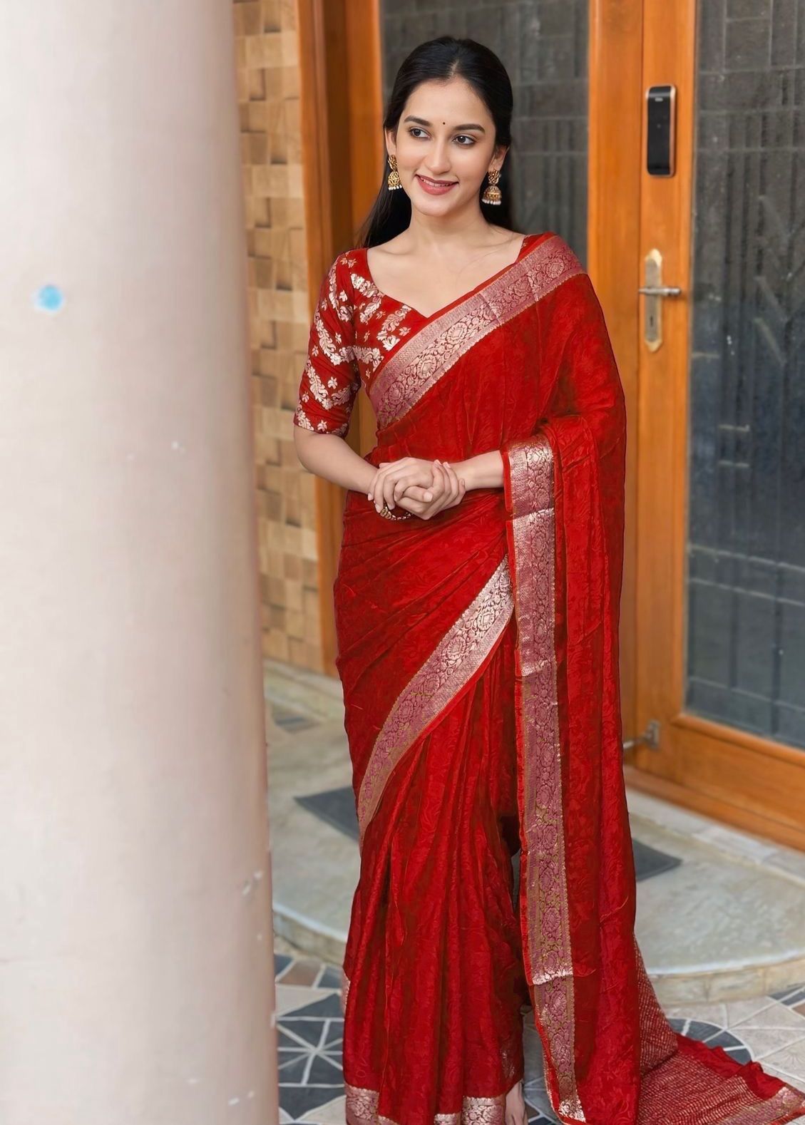 Viscose Chinon Weaving Pattern Saree With Dola Banarasi Silk Blouse