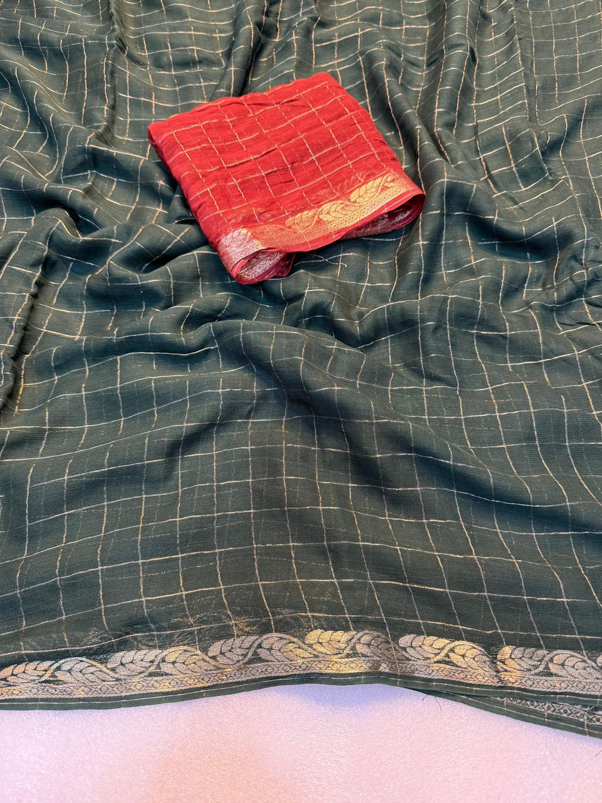 Pure Viscose Chinon Saree With Viscose contrast Blouse