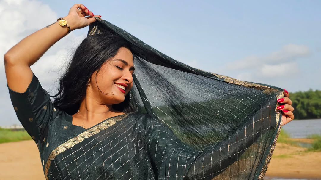 Pure Viscose Chinon Saree With Viscose contrast Blouse