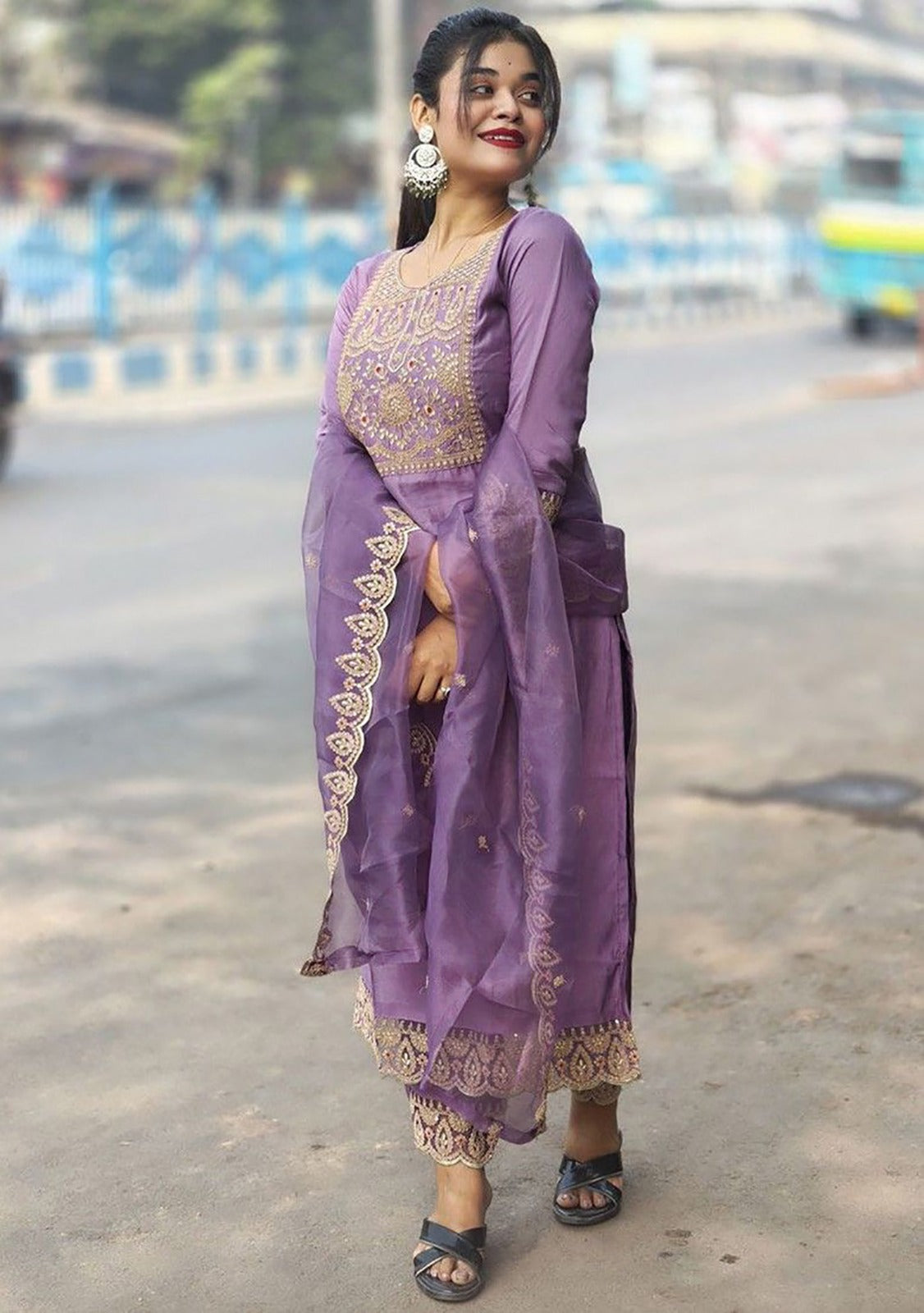 Lavender Sarangi Suit Women’s Kurta Pent Dupatta Set