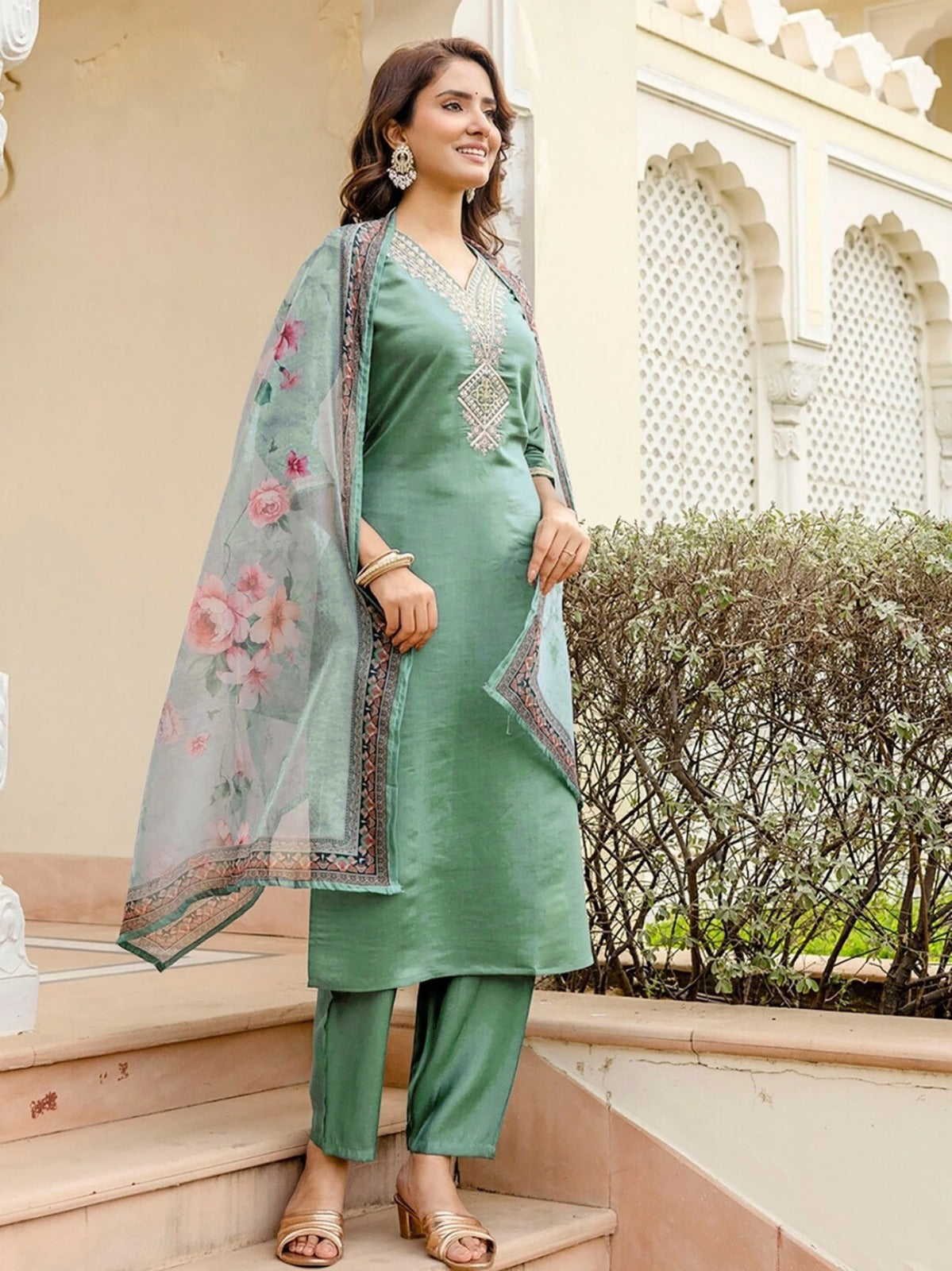 Sea Green Vasudha Embroidered Suit – Kurta, Pant & Organza Dupatta Set