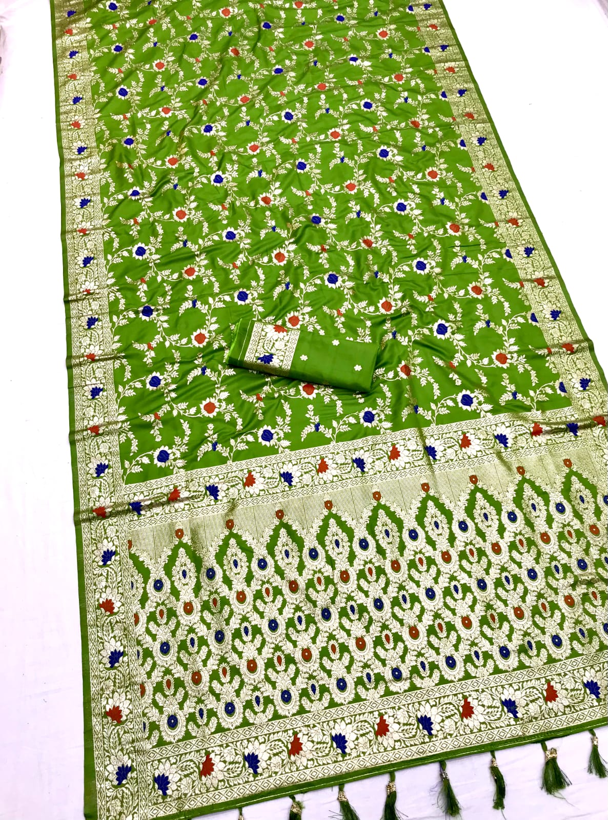HOS GANGA Catalogue β Banarasi Silk Saree with Meenakari Weaving & Rich Pallu