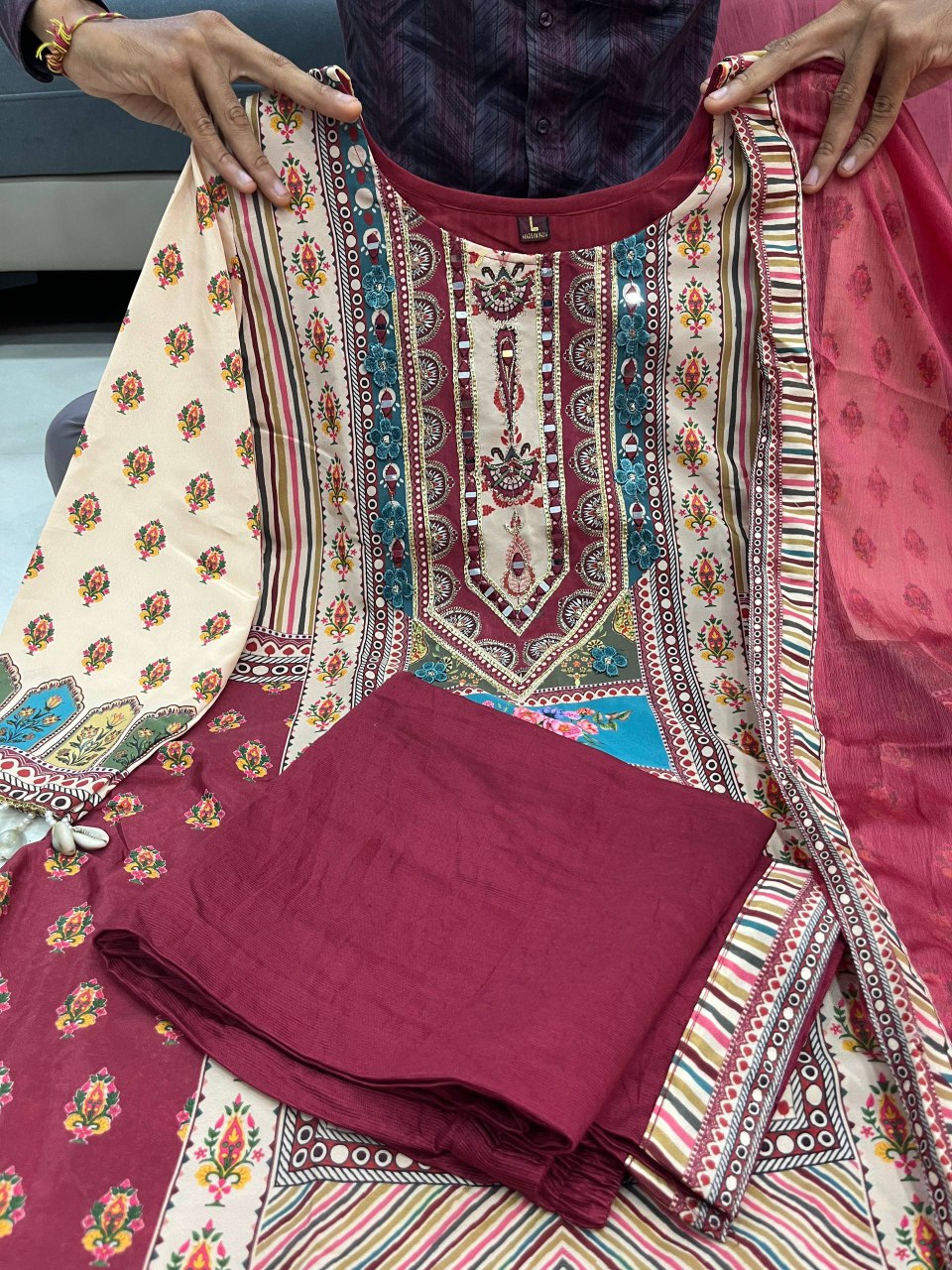 HOS Jasood Anarkali Set – Pure Chinon Kurti with Plazo, Chiffon Dupatta & Moti Mala (2 Color Kodi)