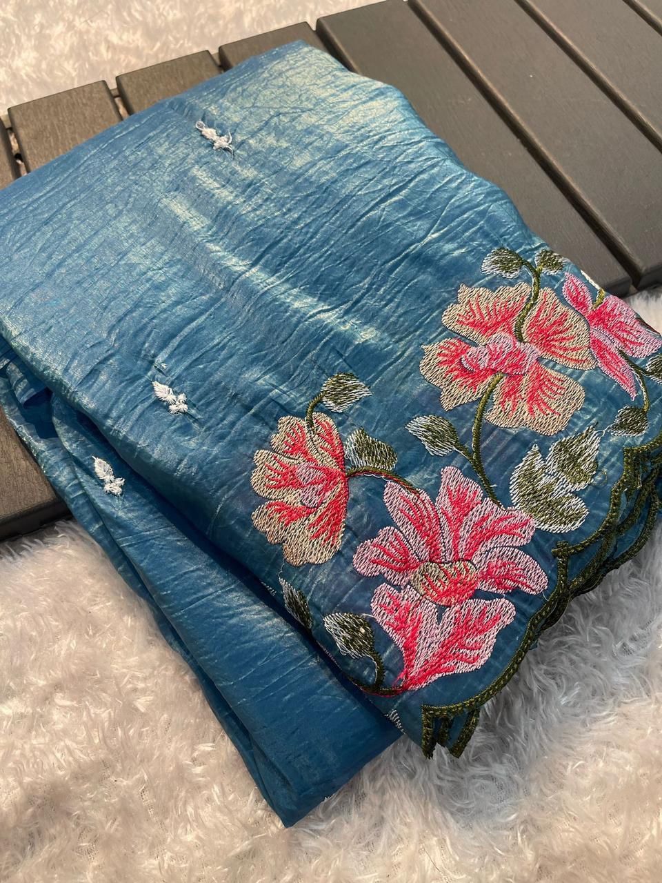 HOS Trendy Tussar Crush Saree β Dual Tone with Thread Embroidery & Scallop Borders