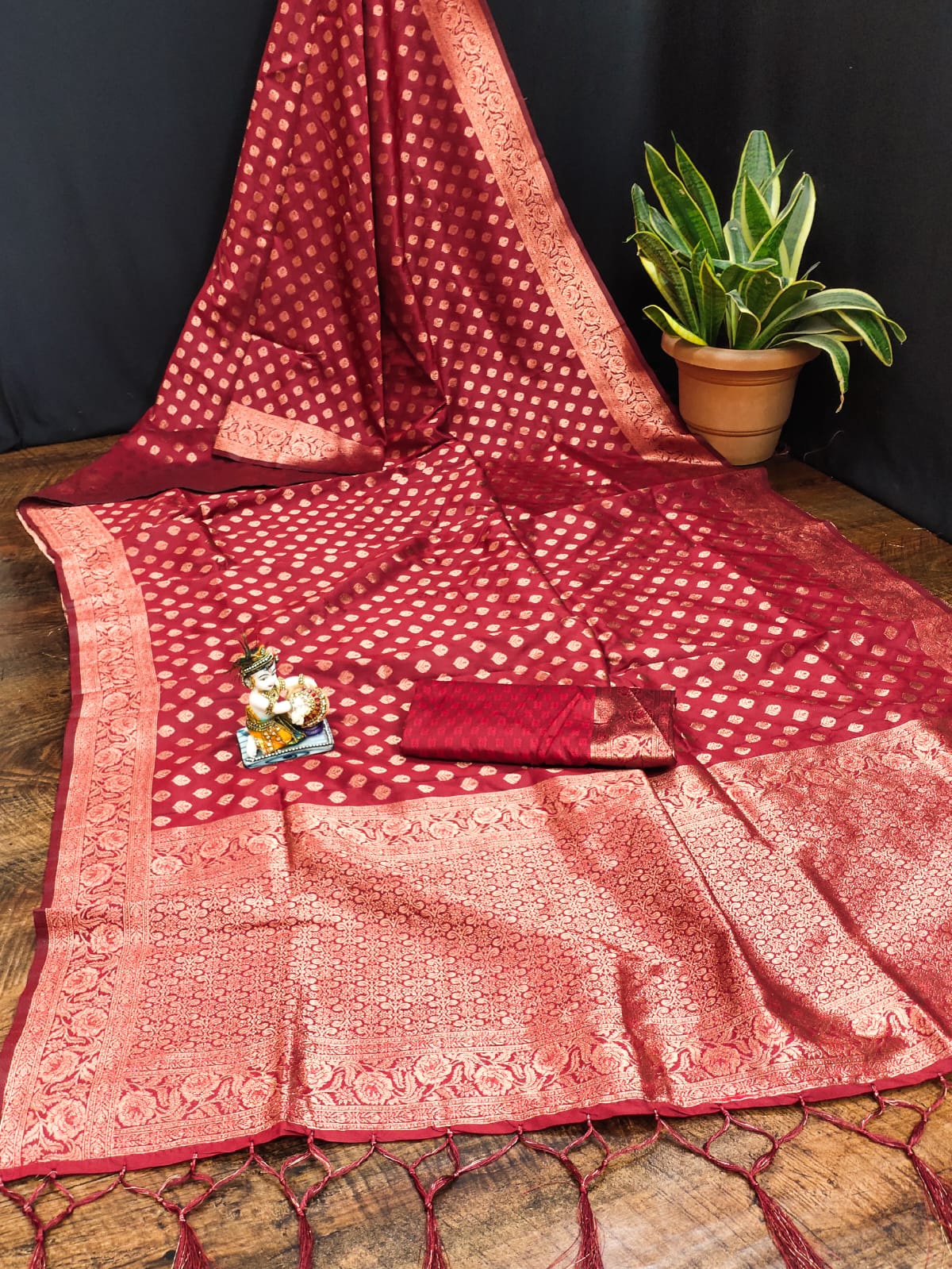 House of ShiVisha USHA Catalogue β Banarasi Silk Saree with Copper Jari Weaving & Rich Pallu