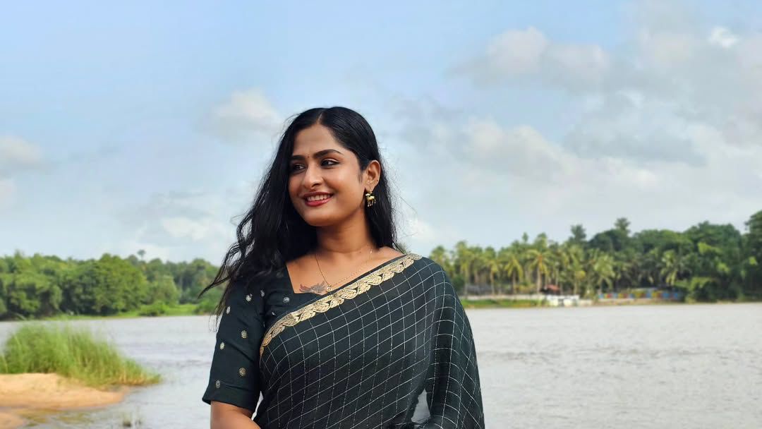 Pure Viscose Chinon Saree With Viscose contrast Blouse