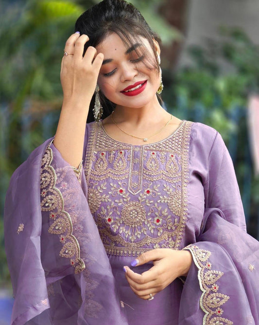 Lavender Sarangi Suit Women’s Kurta Pent Dupatta Set