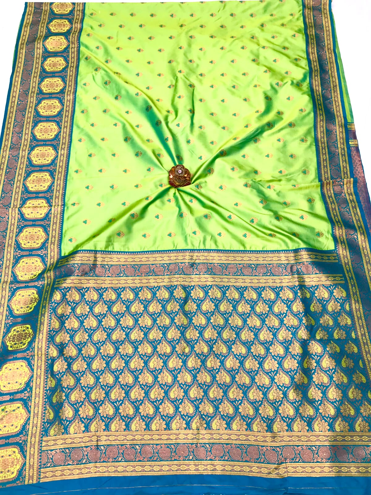 BANARASI SOFT SILK, Contrast Jacquard Border with meena Saree