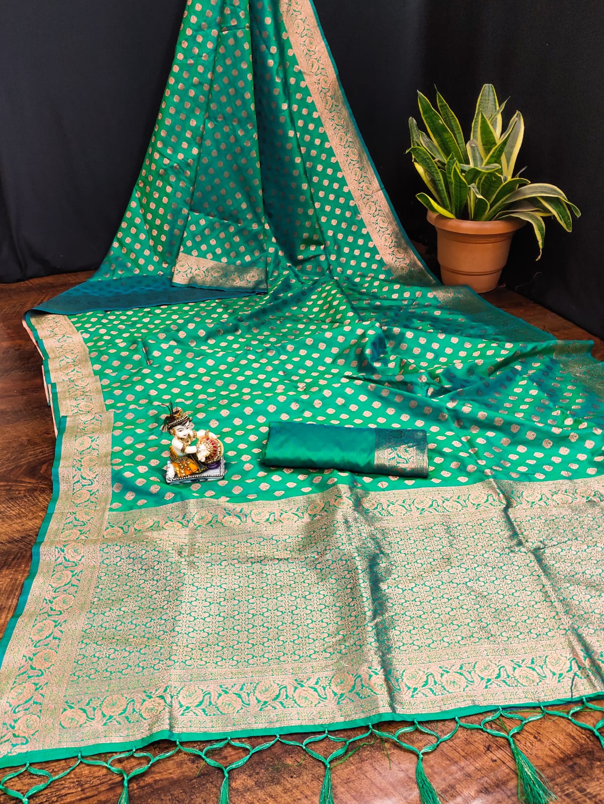 House of ShiVisha USHA Catalogue – Banarasi Silk Saree with Copper Jari Weaving & Rich Pallu