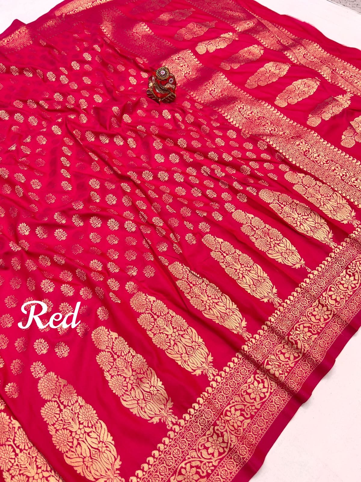 HOS Ranjan Soft Silk Saree with Gold Jari Weaving