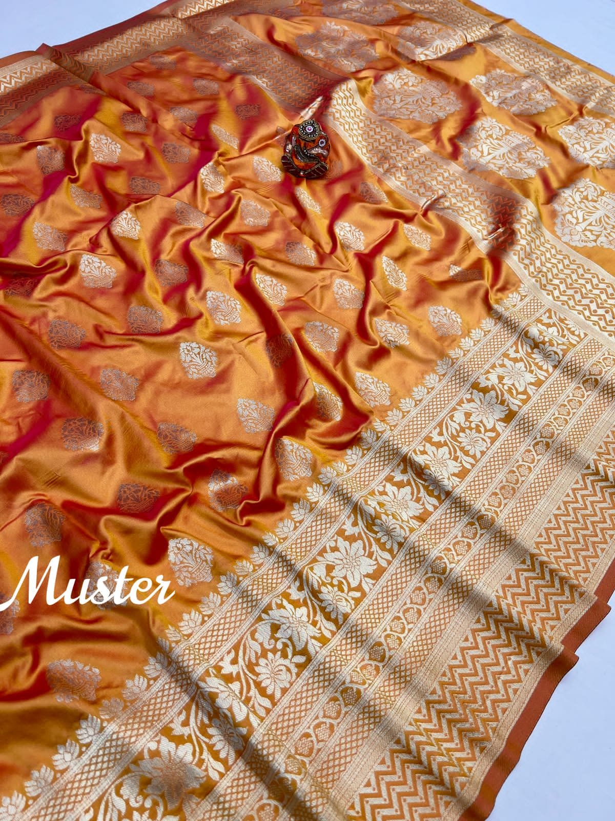 HOS Ranjan Soft Silk Saree with Gold Jari Weaving
