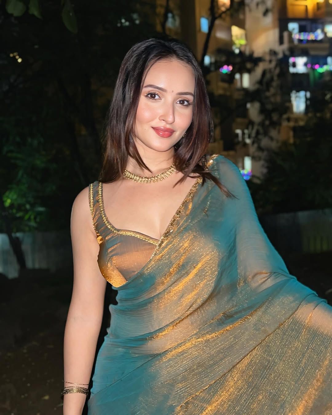 Two-Tone Fandy Chiffon Silk Saree – Heavy Beads Hand Work with Rich Border | House of ShiVisha™ | Code: KK-TRIVA - Image 7