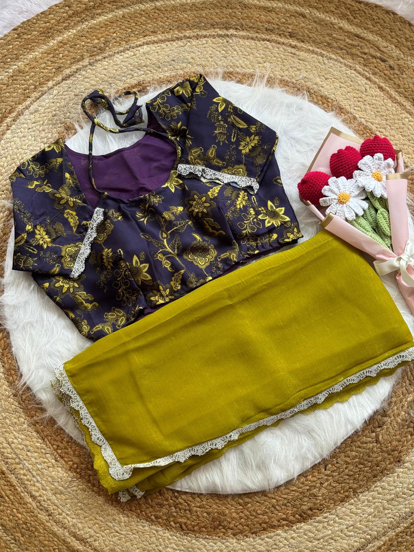Premium Crunchy Chiffon Fabric Having Beautiful &nbsp;Seroski Work Lace Border On Saree🌼